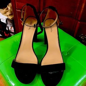 Merona thick heeled shoe